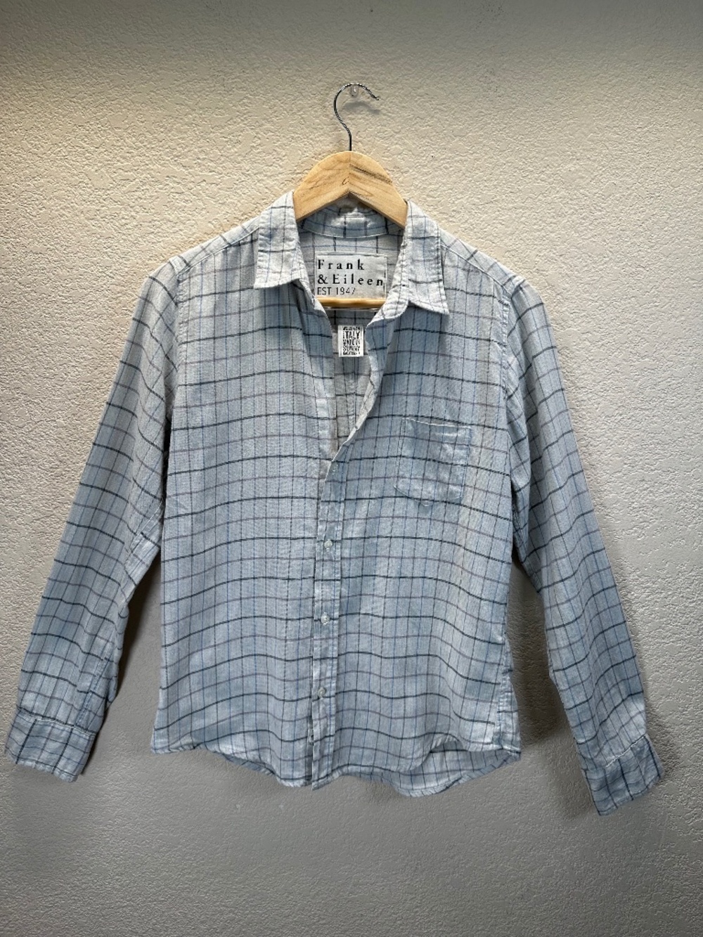 Frank & Eileen Button Down shirt Sz. S Barry Made in USA Classic Timeless Casual